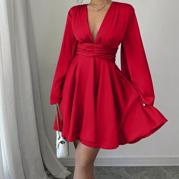 Red Elegant Women's V-Neck Long Bell Sleeves Ruched Waist Satin Party Dress - Picture 4 of 6